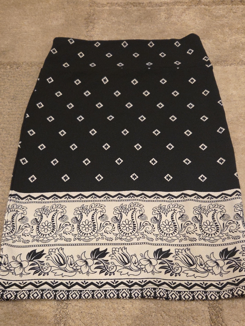 LuLaRoe Black and White Border Print Pencil Skirt-NWOT